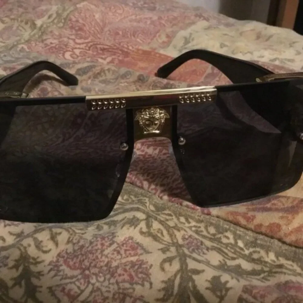 Black Sports Sunglasses Rivet Metal Frame Large Square Gold Frame